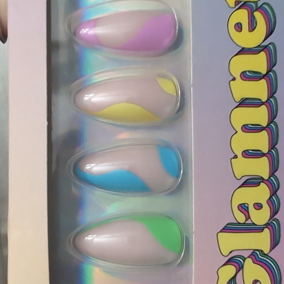 Glamnetic press-on nails Rainbow Puff - Picture 4 of 5